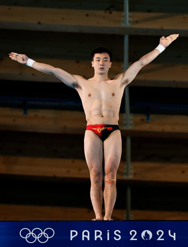 1723303433109050484.jpg 巴黎奥运会|跳水——男子10米跳台:中国选手曹缘夺冠XxjpseC011364_20240810_MVPFN0A001.jpg